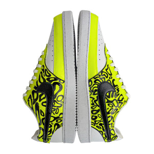 Outer sides of yellow doodle pair